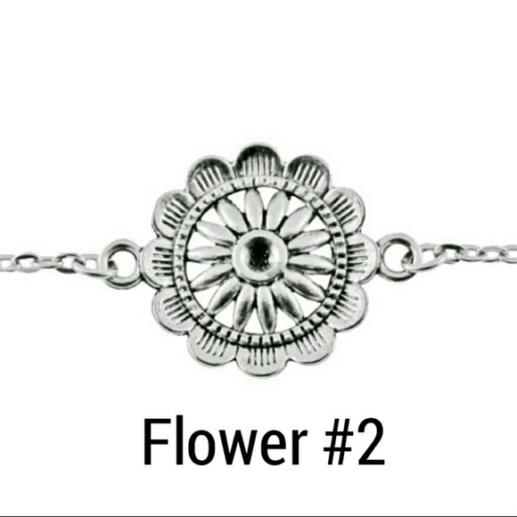 Flower Choker/Collar Necklace - Picture 5 of 5